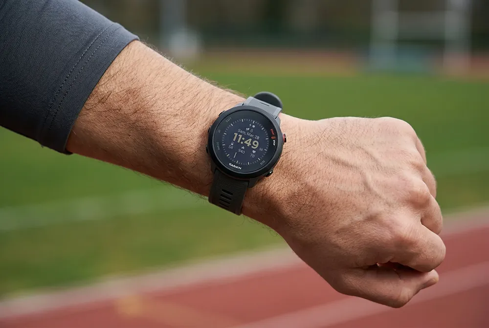 Photoshoot IA montre connectée extérieur sportif